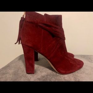 White House Black Market ~ Beautiful suede boots!